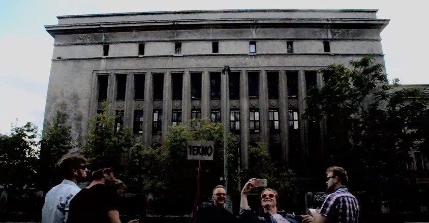 Jópofa trash zenét írt egy német zenész a Berghainról